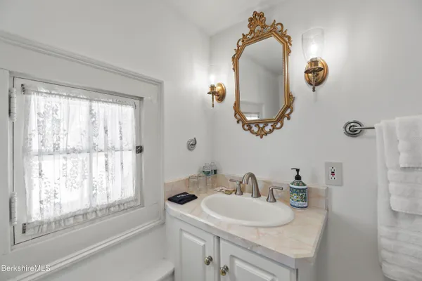 $1,500,000 | 802 State Road, Richmond, MA 01254