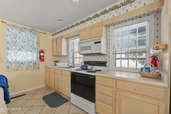 $1,500,000 | 802 State Road, Richmond, MA 01254