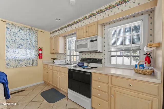 $1,500,000 | 802 State Road, Richmond, MA 01254