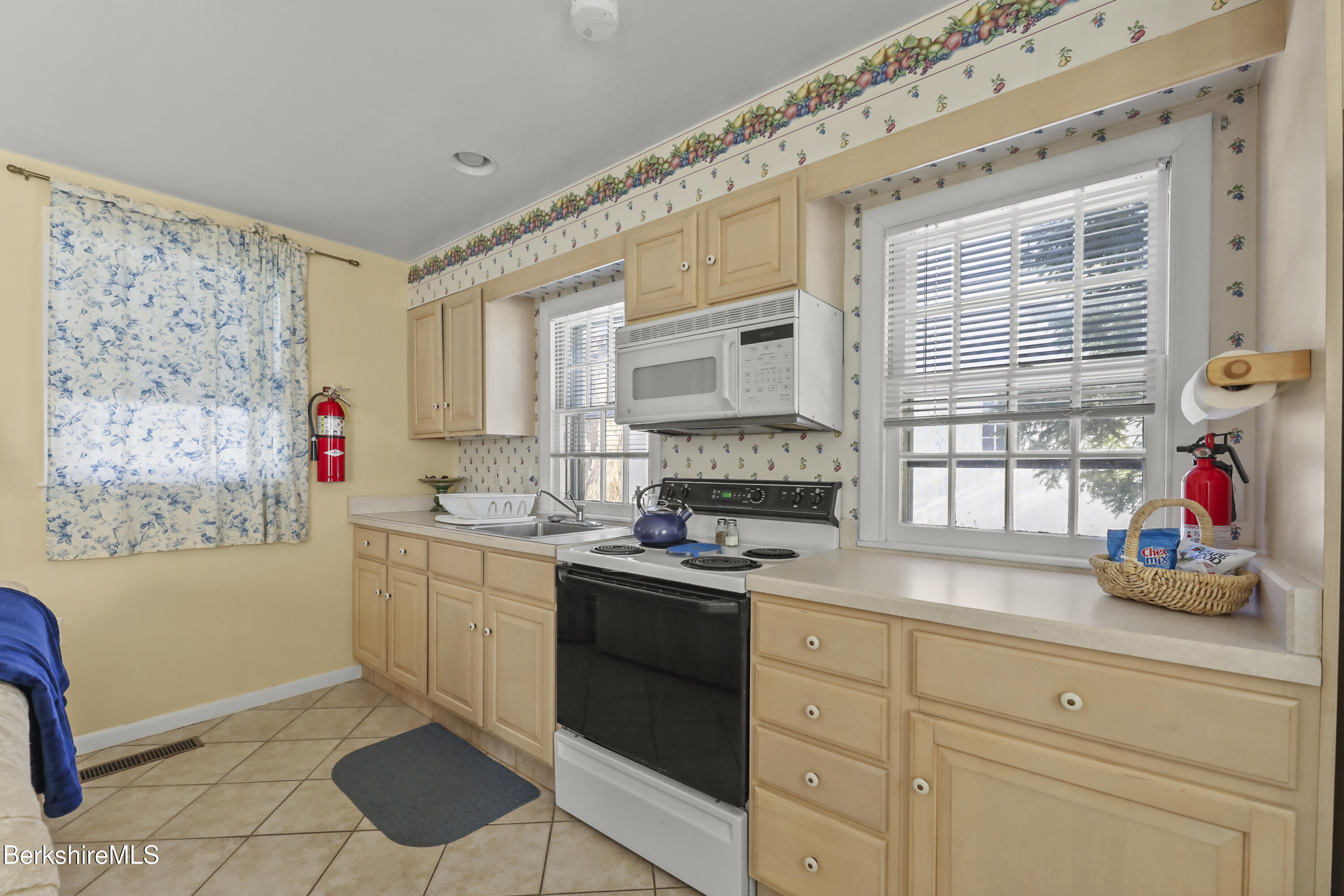 802 State Road Richmond, MA 01254 - Photo 32 of 43 Cottage One Kitchen