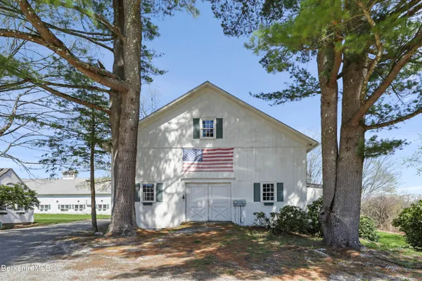 $1,500,000 | 802 State Road, Richmond, MA 01254