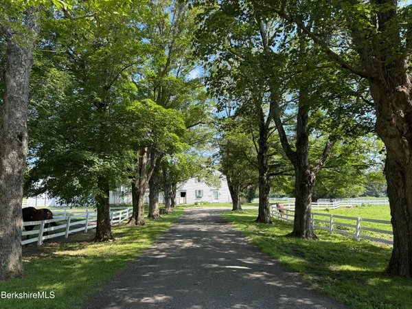 $1,500,000 | 802 State Road, Richmond, MA 01254