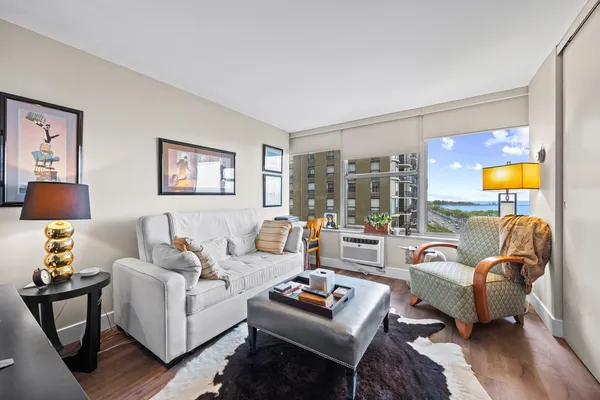 $515,000 | 1000 North Lake Shore Drive, Unit 808, Chicago, IL 60611