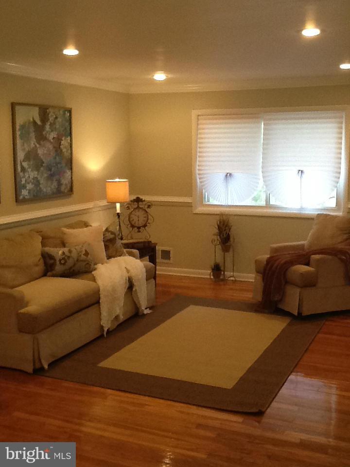 4309 Havelock Road Lanham, MD 20706 - Photo 3 of 26 Living Room