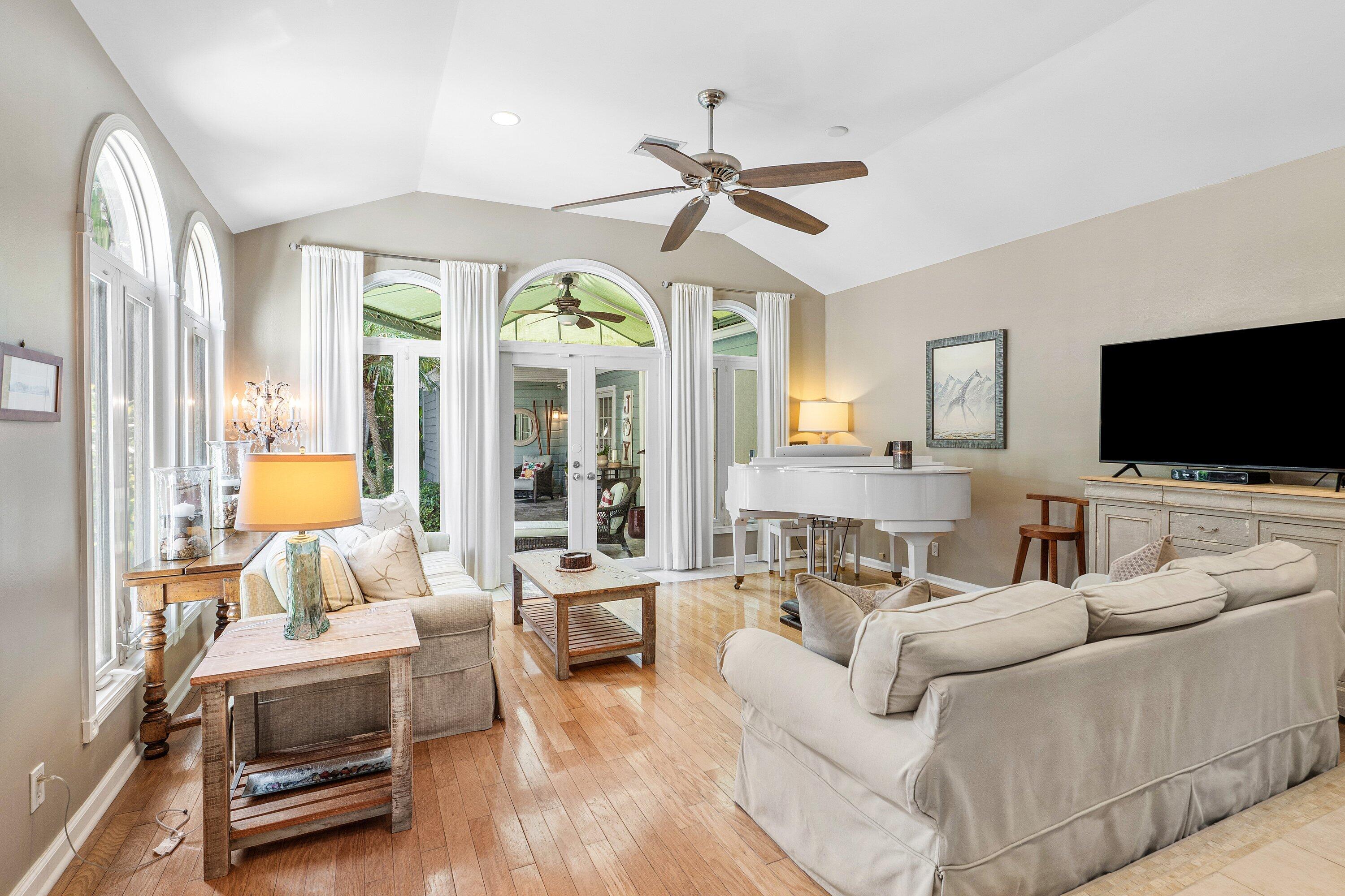 802 Northeast 2nd Street Delray Beach, FL 33483 - Photo 17 of 52 802 NE 2nd Street