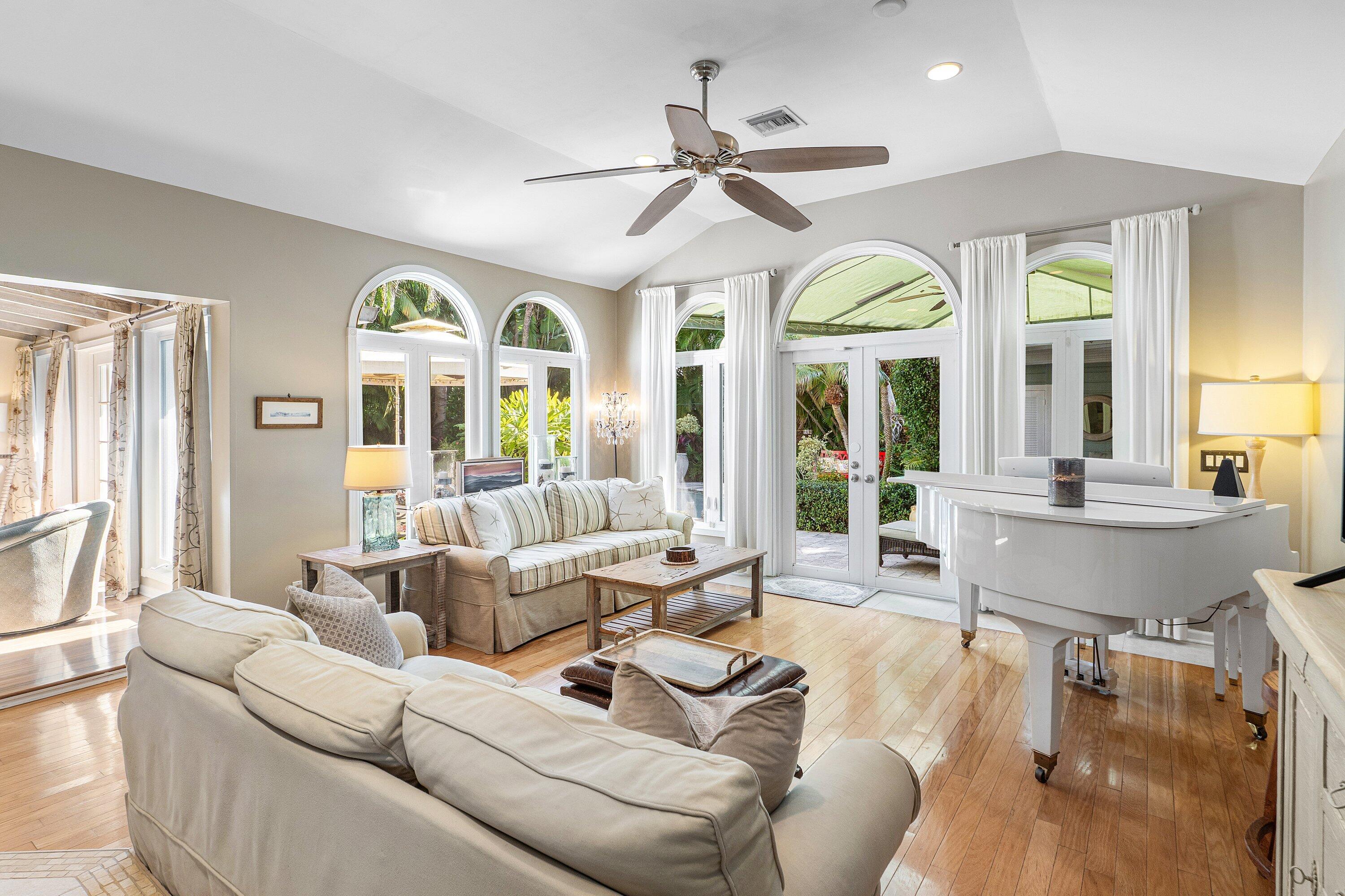 802 Northeast 2nd Street Delray Beach, FL 33483 - Photo 18 of 52 802 NE 2nd Street