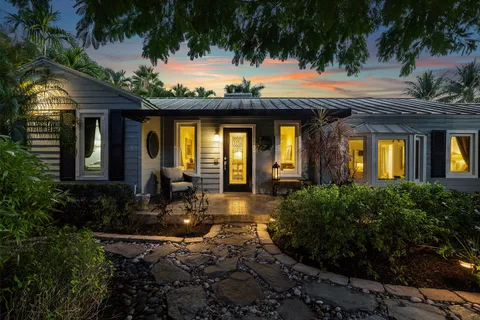 $3,900,000 | 802 Northeast 2nd Street, Delray Beach, FL 33483