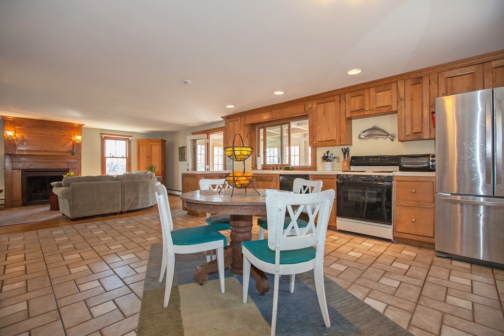 90 Gilson Road Scituate, MA 02066 - Photo 7 of 17 Gallery Image 7