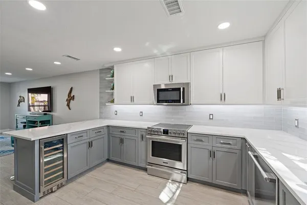 $395,000 | 2700 Bayshore Boulevard, Unit 560, Dunedin, FL 34698