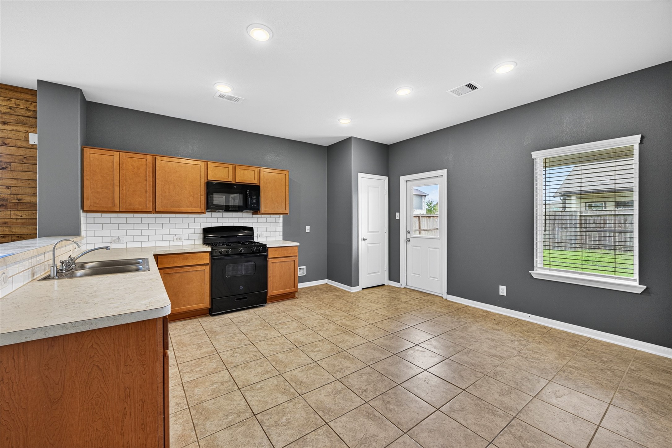 2429 Abbot Brk Drive Rosharon, TX 77583 - Photo 17 of 43