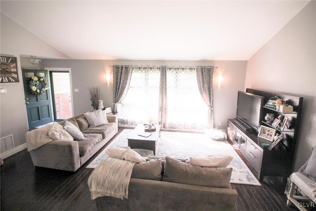 1955 Hopewell Road Bethlehem, PA 18017 - Photo 4 of 20 Gallery Image 4