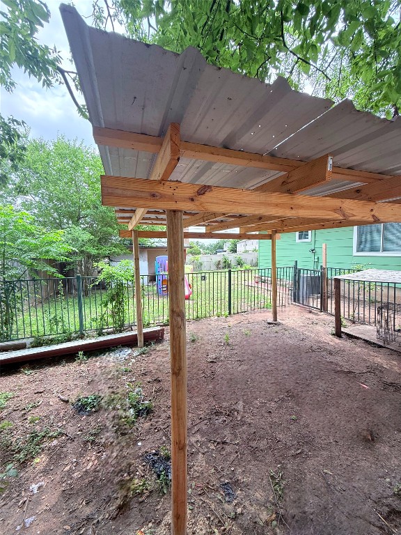 7707 Eastcrest Drive, Unit B Austin, TX 78752 - Photo 7 of 11 a view of a backyard