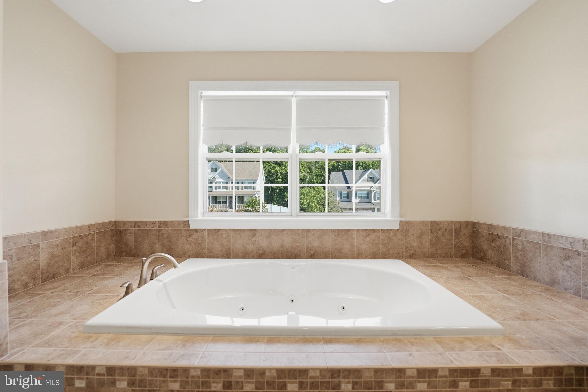 13060 Queen Chapel Road Woodbridge, VA 22193 - Photo 42 of 77 Jacuzzi tub