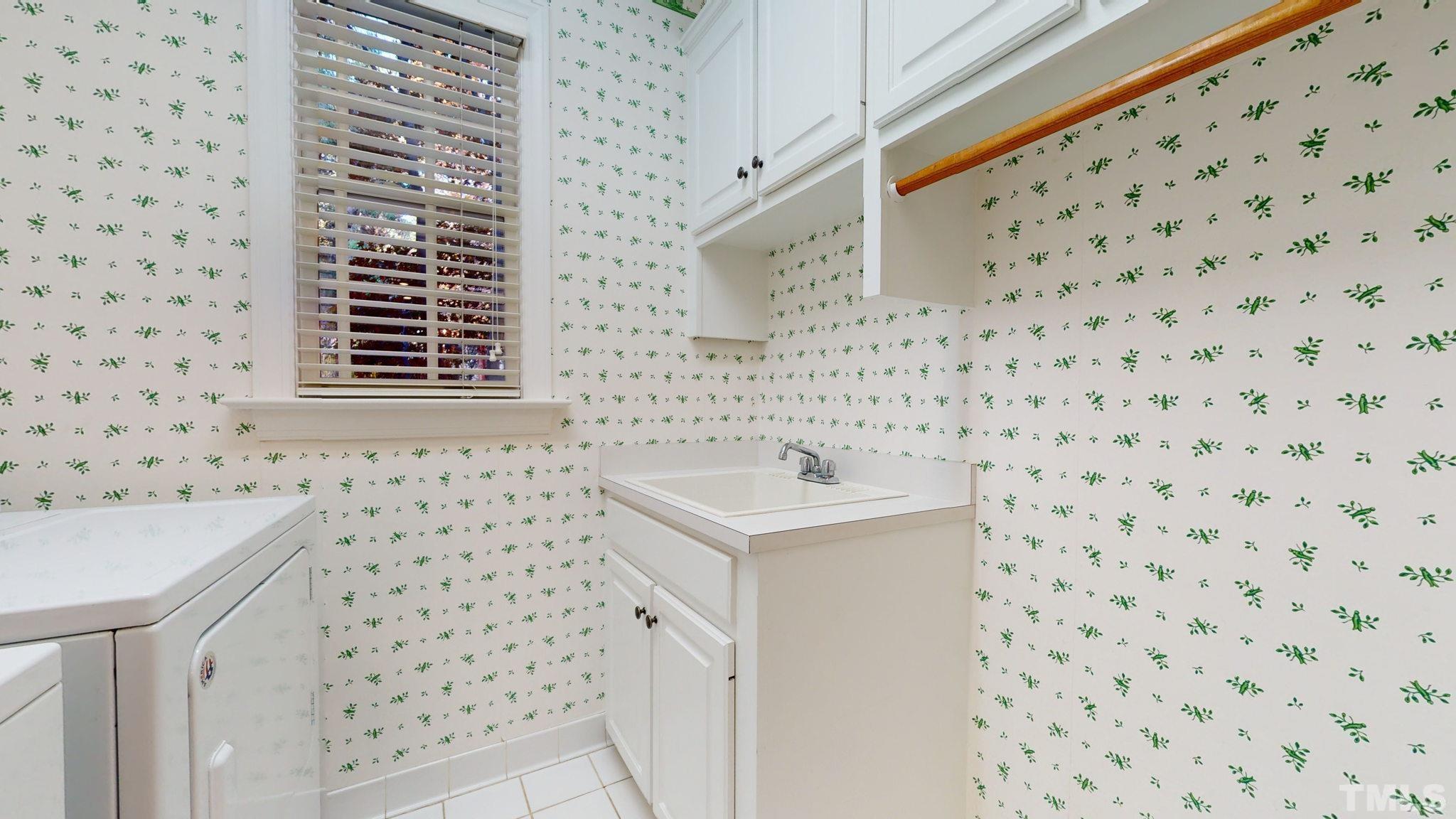 1024 White Crane Way Raleigh, NC 27615 - Photo 13 of 30 a bathroom with a sink toilet and shower