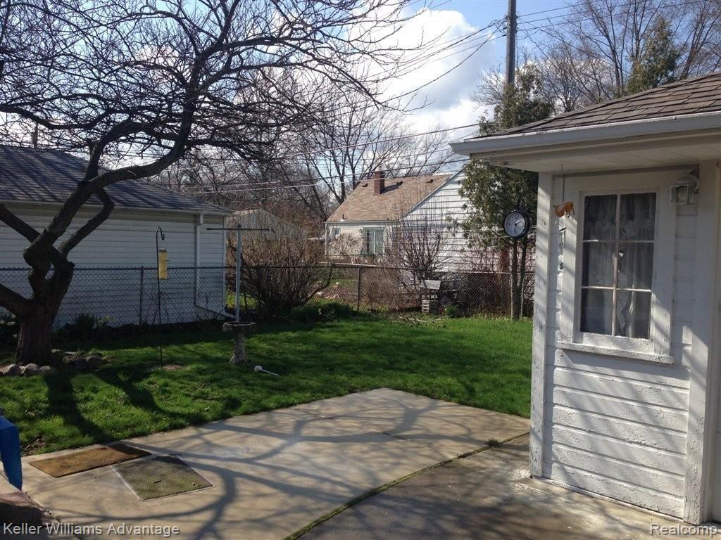 26334 Five Mile Road Redford, MI 48239 - Photo 14 of 15 yard 2