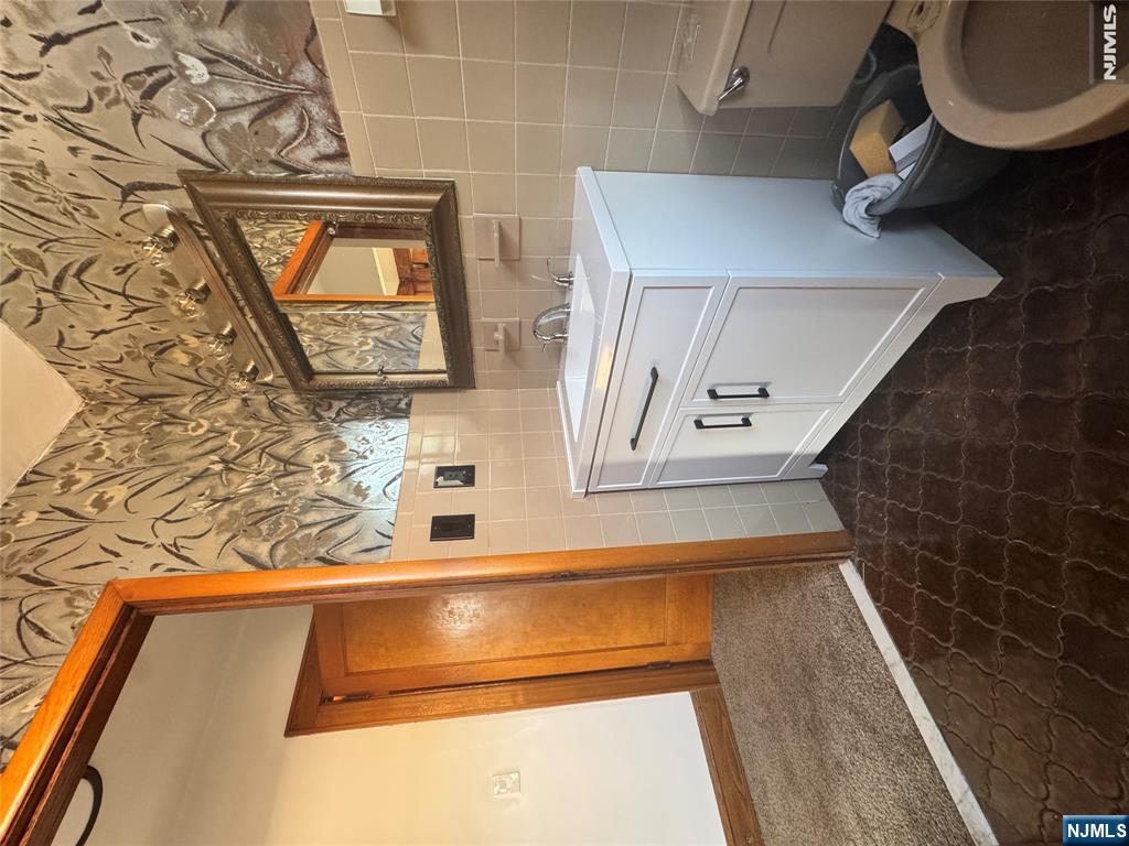 688 Kingsland Avenue, Unit 2 Ridgefield, NJ 07657 - Photo 9 of 14