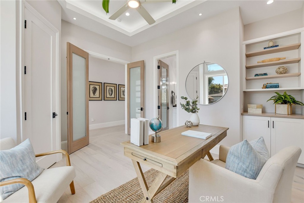 1725 Clark Lane Redondo Beach, CA 90278 - Photo 20 of 47 a living room with furniture