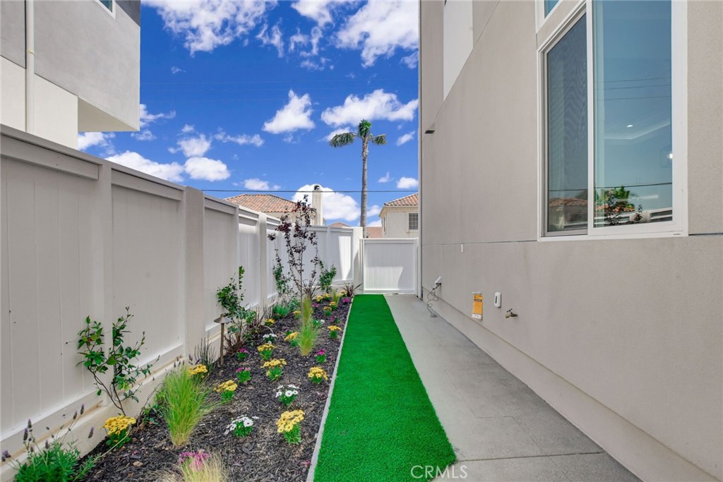 1725 Clark Lane Redondo Beach, CA 90278 - Photo 44 of 47 a front view of a house with a yard
