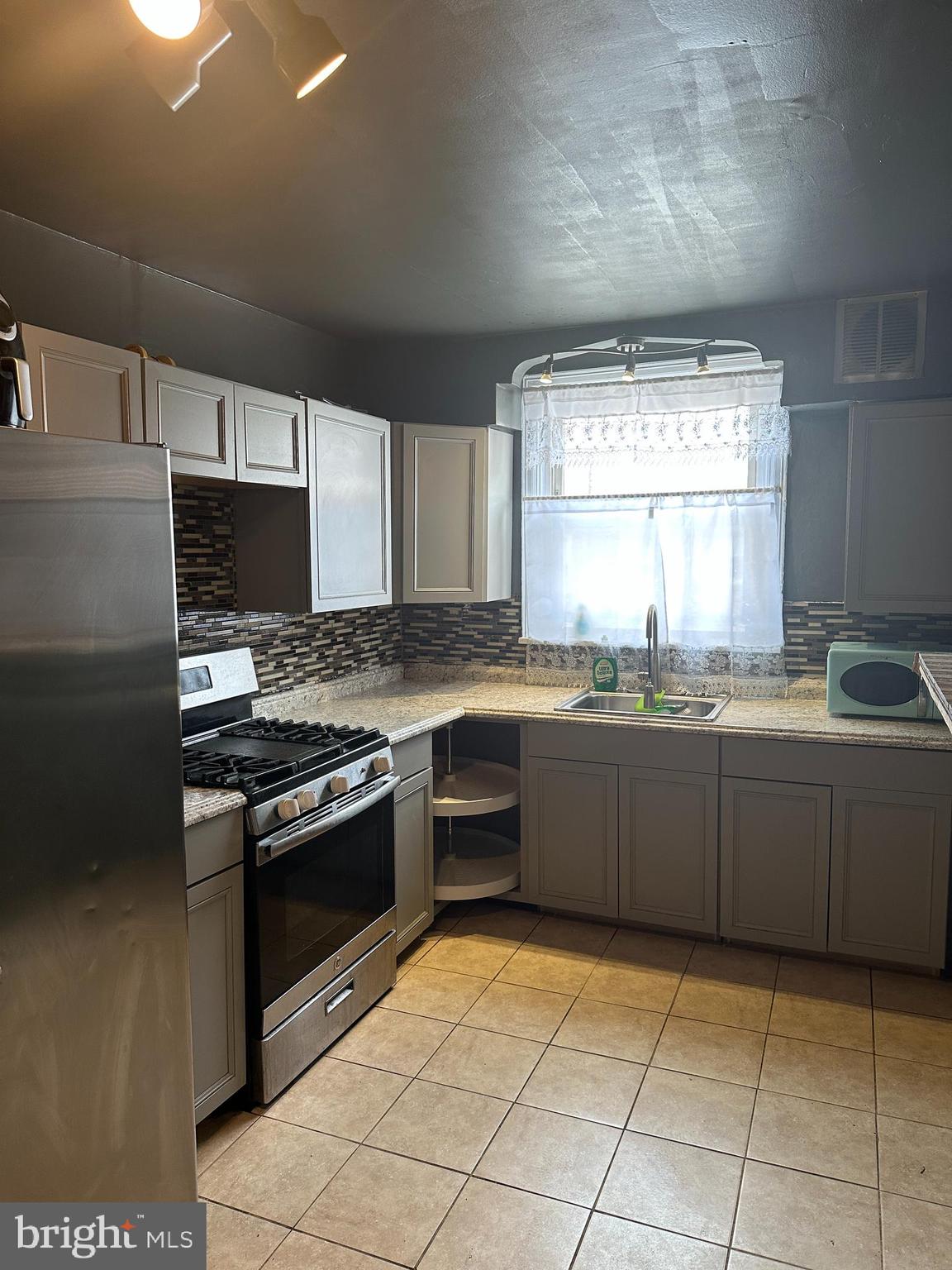 7537 Brookhaven Road Philadelphia, PA 19151 - Photo 6 of 16 Gallery Image 6