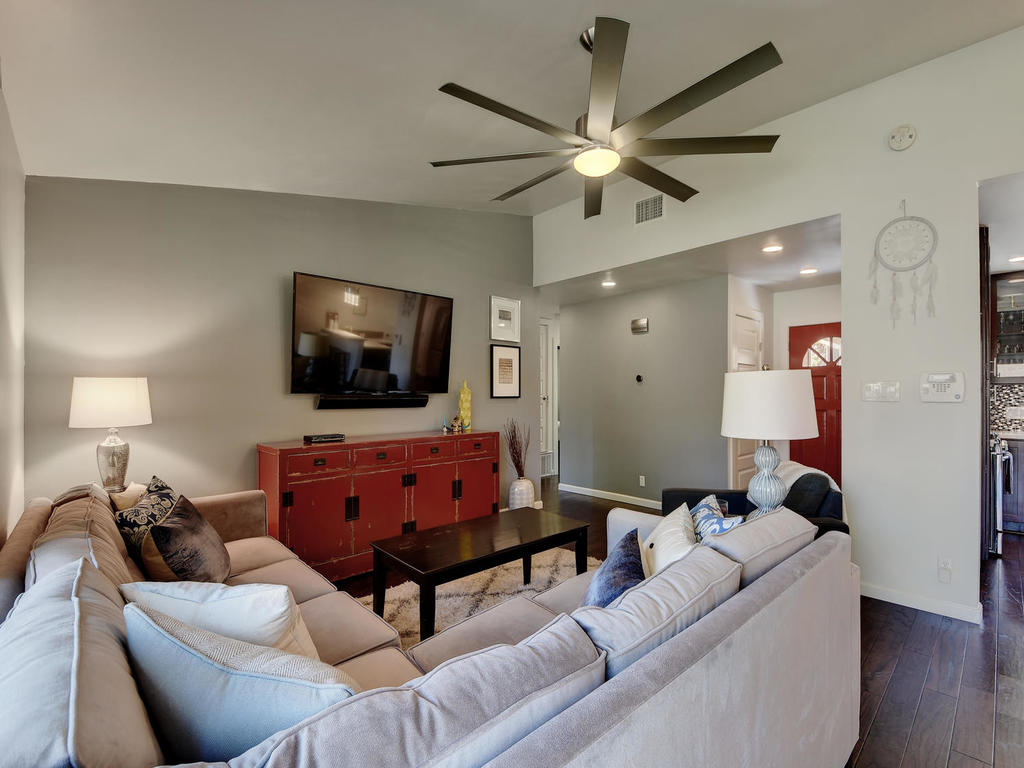 5320 Presidio Road Austin, TX 78745 - Photo 5 of 37