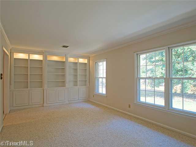 6927 Maynard Road Summerfield, NC 27358 - Photo 3 of 16 Living Room.