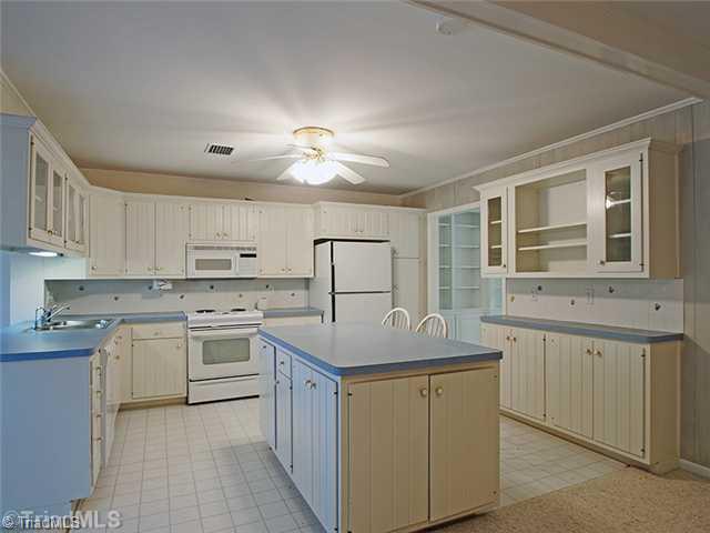 6927 Maynard Road Summerfield, NC 27358 - Photo 6 of 16 Kitchen.