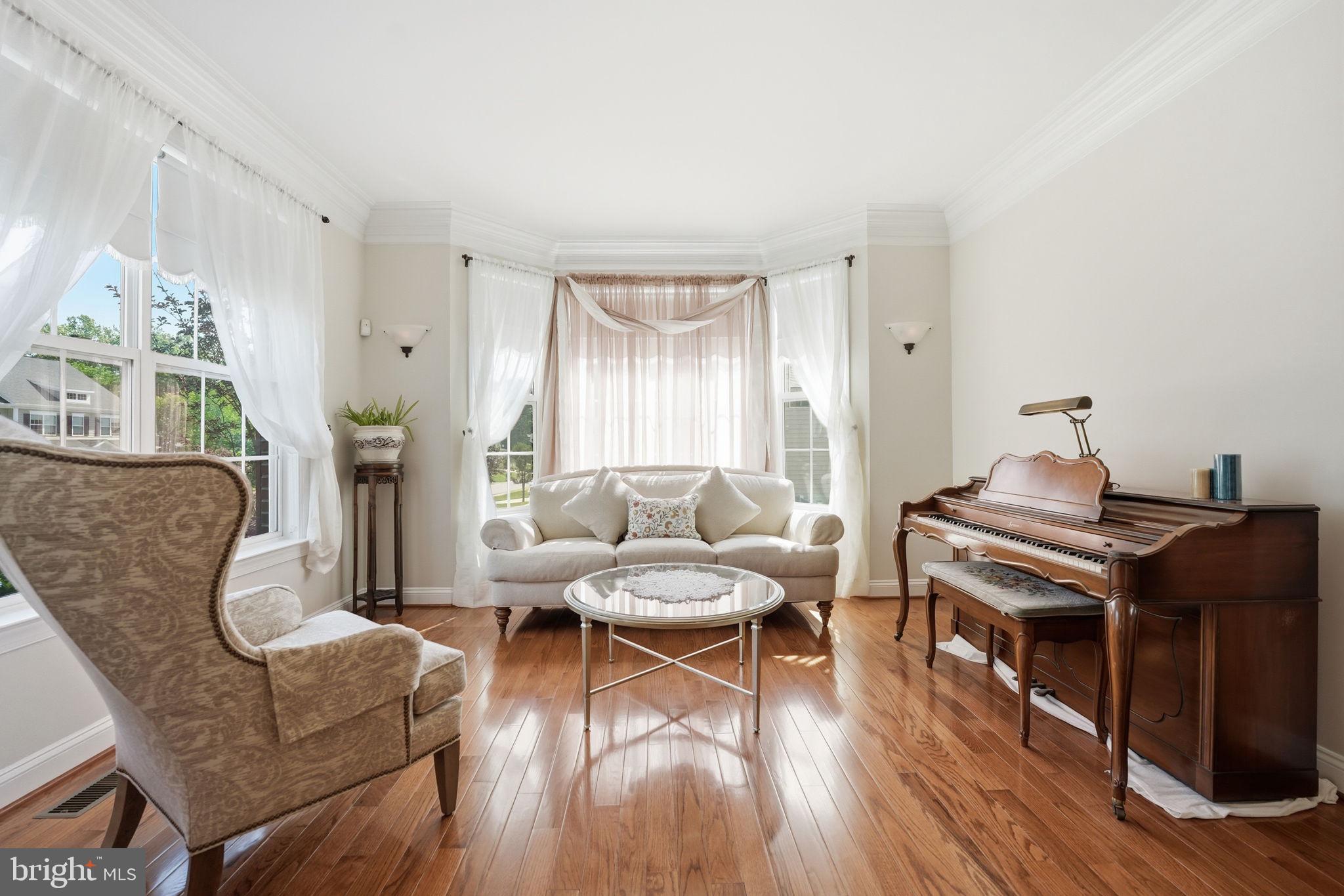 13060 Queen Chapel Road Woodbridge, VA 22193 - Photo 6 of 77 Cozy living room