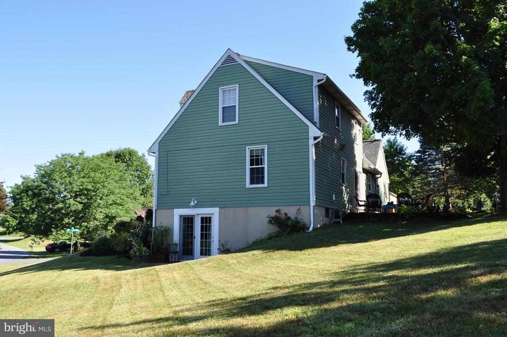 200 Queens Gate Road Lititz, PA 17543 - Photo 3 of 29 Gallery Image 3