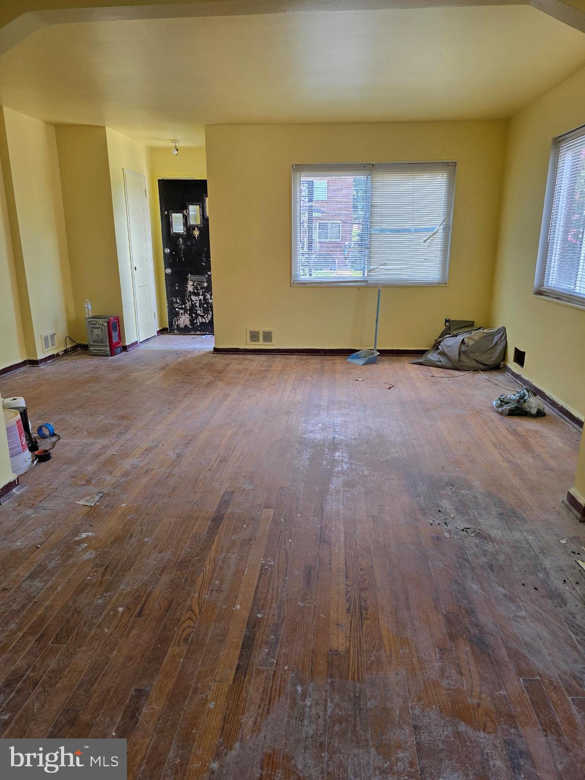 8329 Navahoe Drive Silver Spring, MD 20903 - Photo 2 of 24 Living room