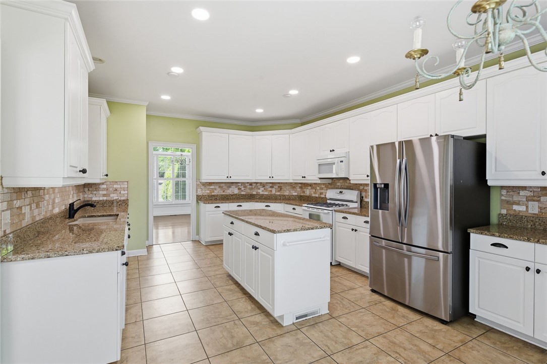 110 Garden Gate Drive Anderson, SC 29621 - Photo 15 of 35 Bright and inviting kitchen with ample counter space and lots of cabinet space.