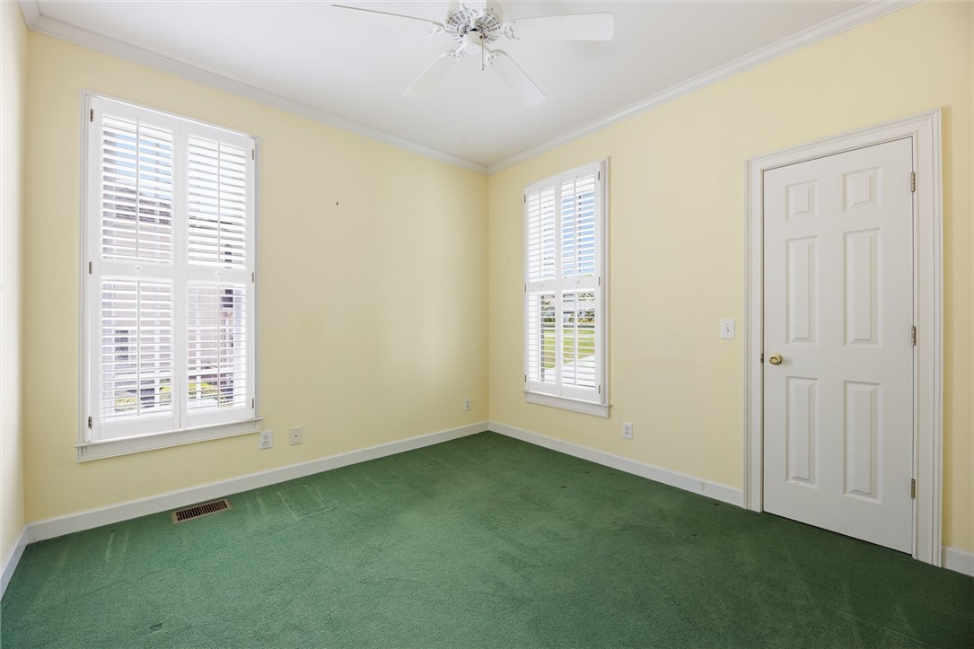 110 Garden Gate Drive Anderson, SC 29621 - Photo 24 of 35 This room features ample natural light and ready for your personal touch.