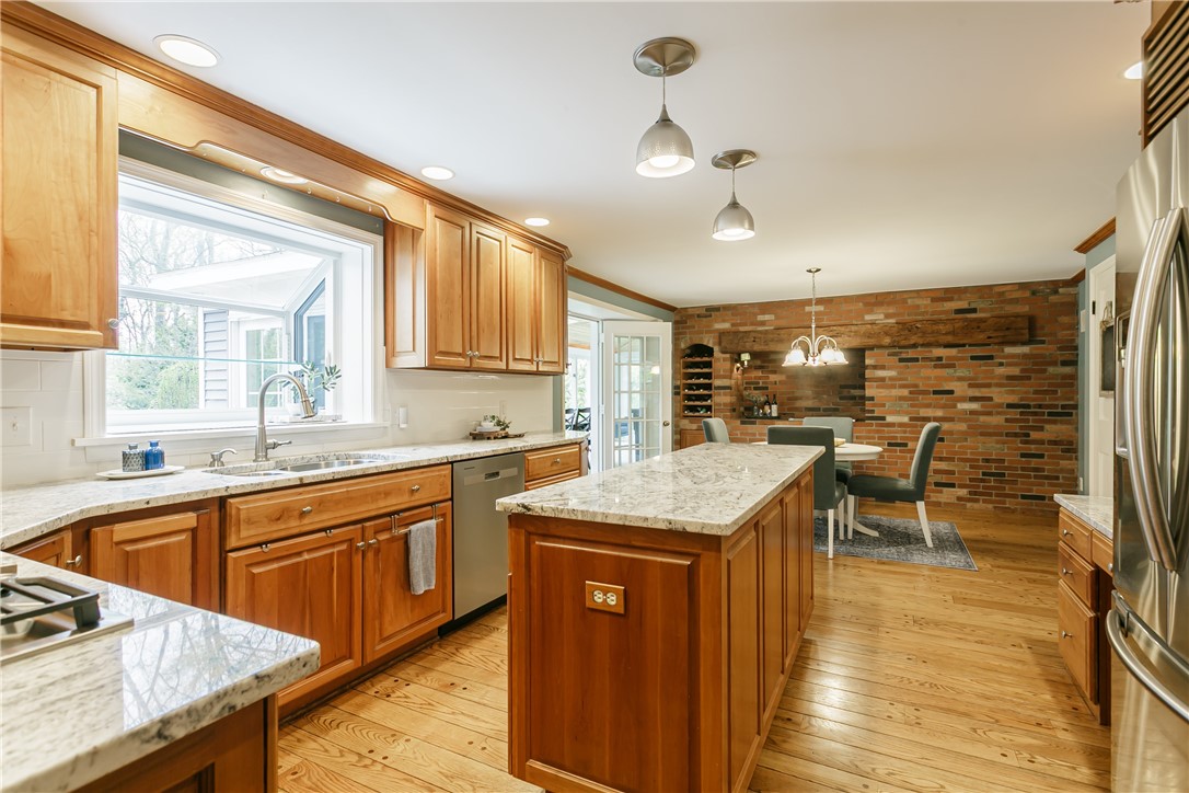 582 Pineglen Drive Webster, NY 14580 - Photo 11 of 49