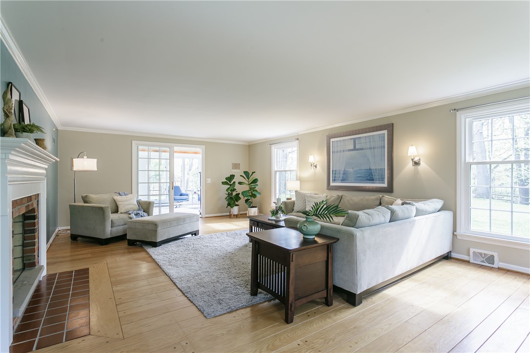 582 Pineglen Drive Webster, NY 14580 - Photo 7 of 49