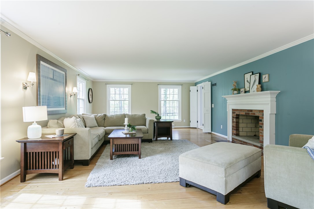 582 Pineglen Drive Webster, NY 14580 - Photo 8 of 49