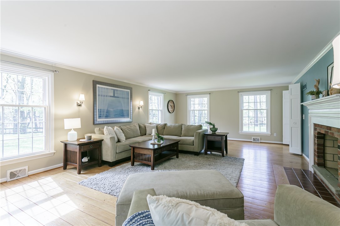 582 Pineglen Drive Webster, NY 14580 - Photo 9 of 49