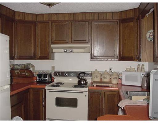 18 Oak Ridge Road Wiscasset, ME 04578 - Photo 2 of 8 Kitchen.