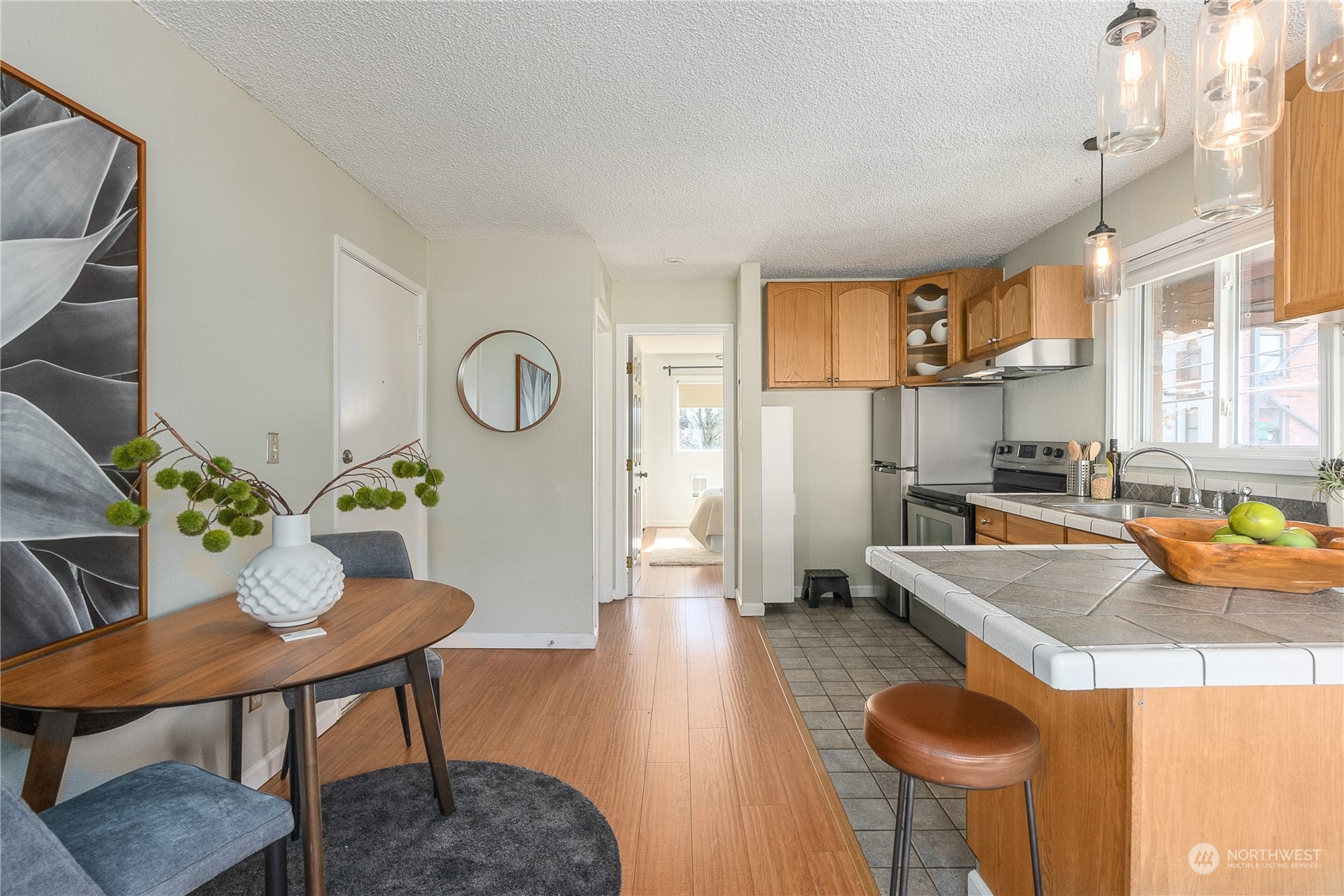 120 14th Avenue, Unit 10 Seattle, WA 98122 - Photo 14 of 21 a living room with furniture and a table