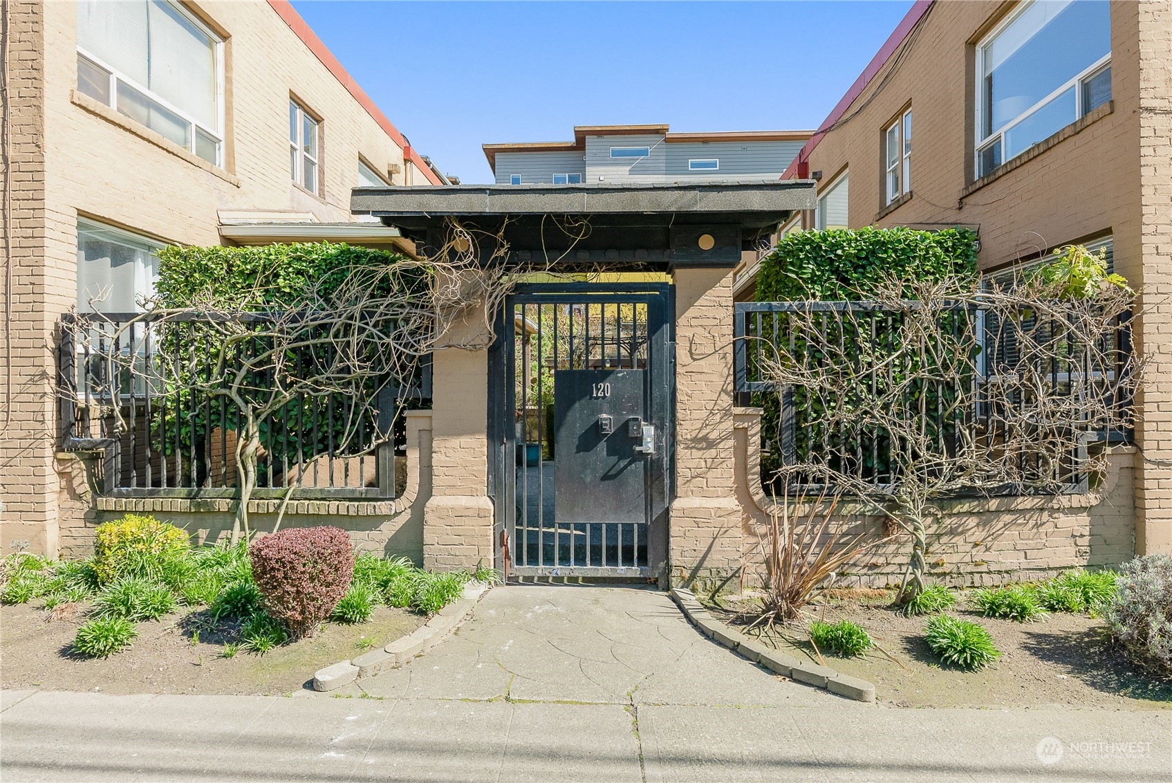 120 14th Avenue, Unit 10 Seattle, WA 98122 - Photo 2 of 21 a front view of a house with garden