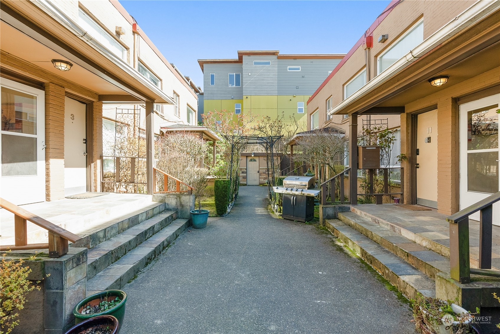 120 14th Avenue, Unit 10 Seattle, WA 98122 - Photo 4 of 21 a view of an interior of the house