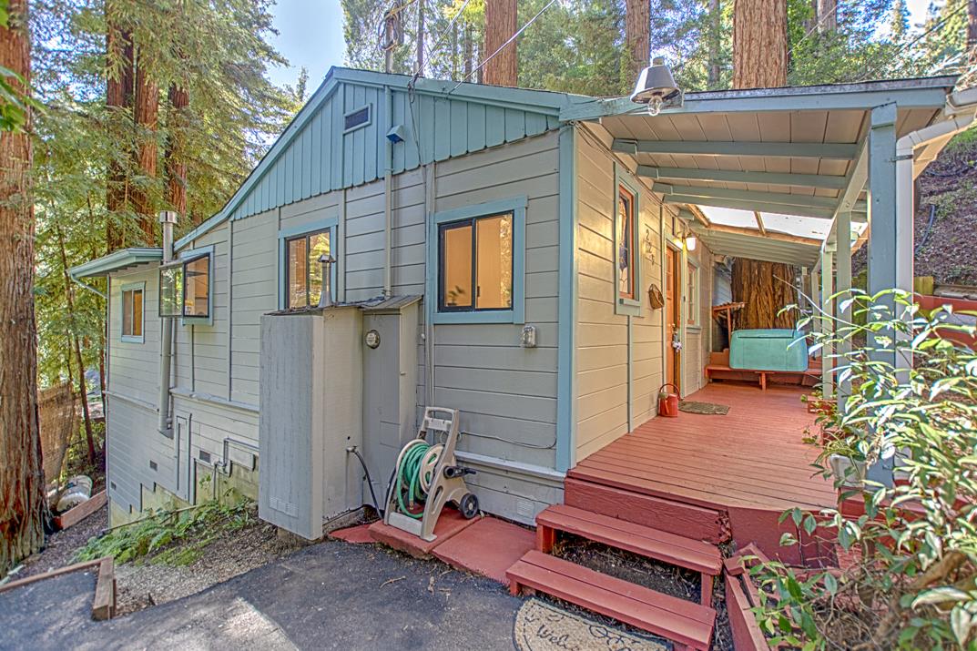 225 Glengarry Road Felton, CA 95018 - Photo 17 of 35 a backyard of a house with seating space