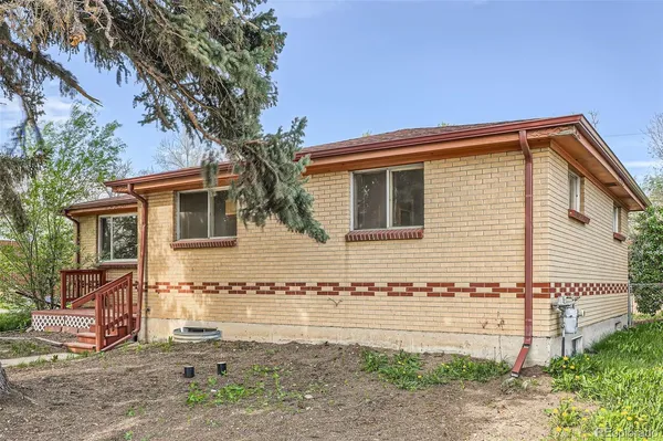 $2,495 | 1225 South Ames Street, Lakewood, CO 80232