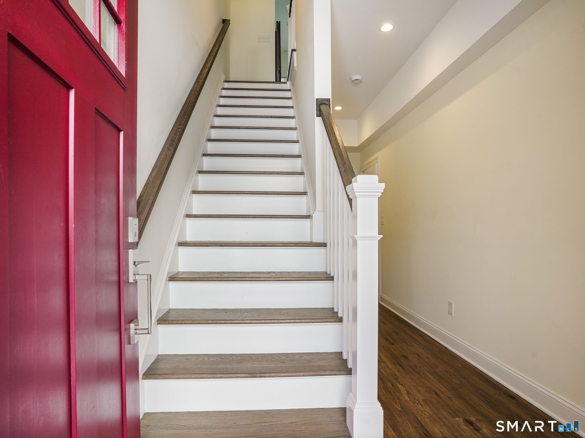 6 Beacon Square, Unit 7 Fairfield, CT 06825 - Photo 14 of 33 a view of entryway