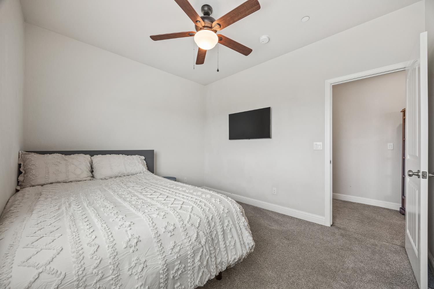 315 Timberline Way Madera, CA 93636 - Photo 39 of 75 a bedroom with a bed and a ceiling fan