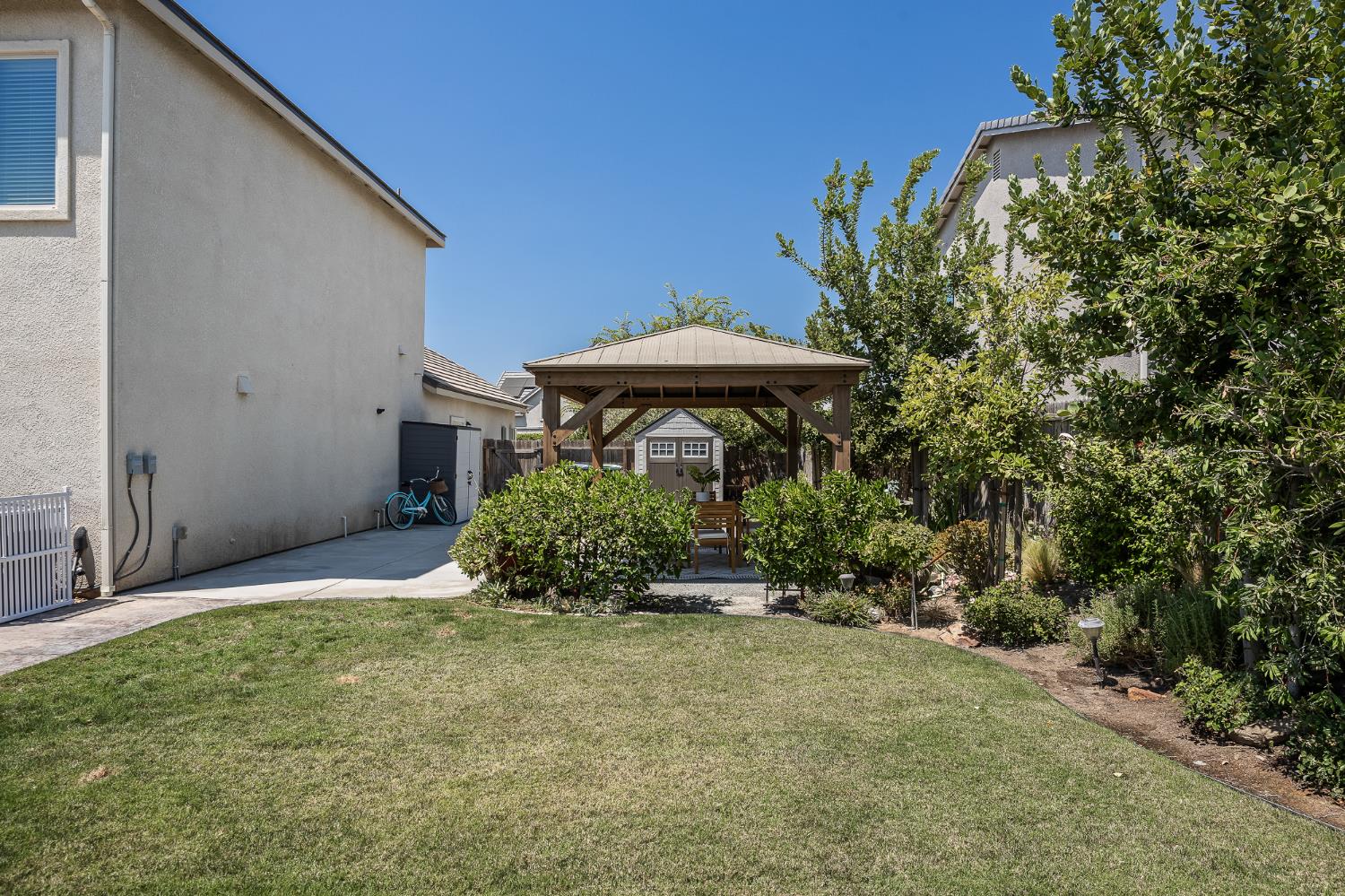 315 Timberline Way Madera, CA 93636 - Photo 60 of 75 a front view of a house with garden