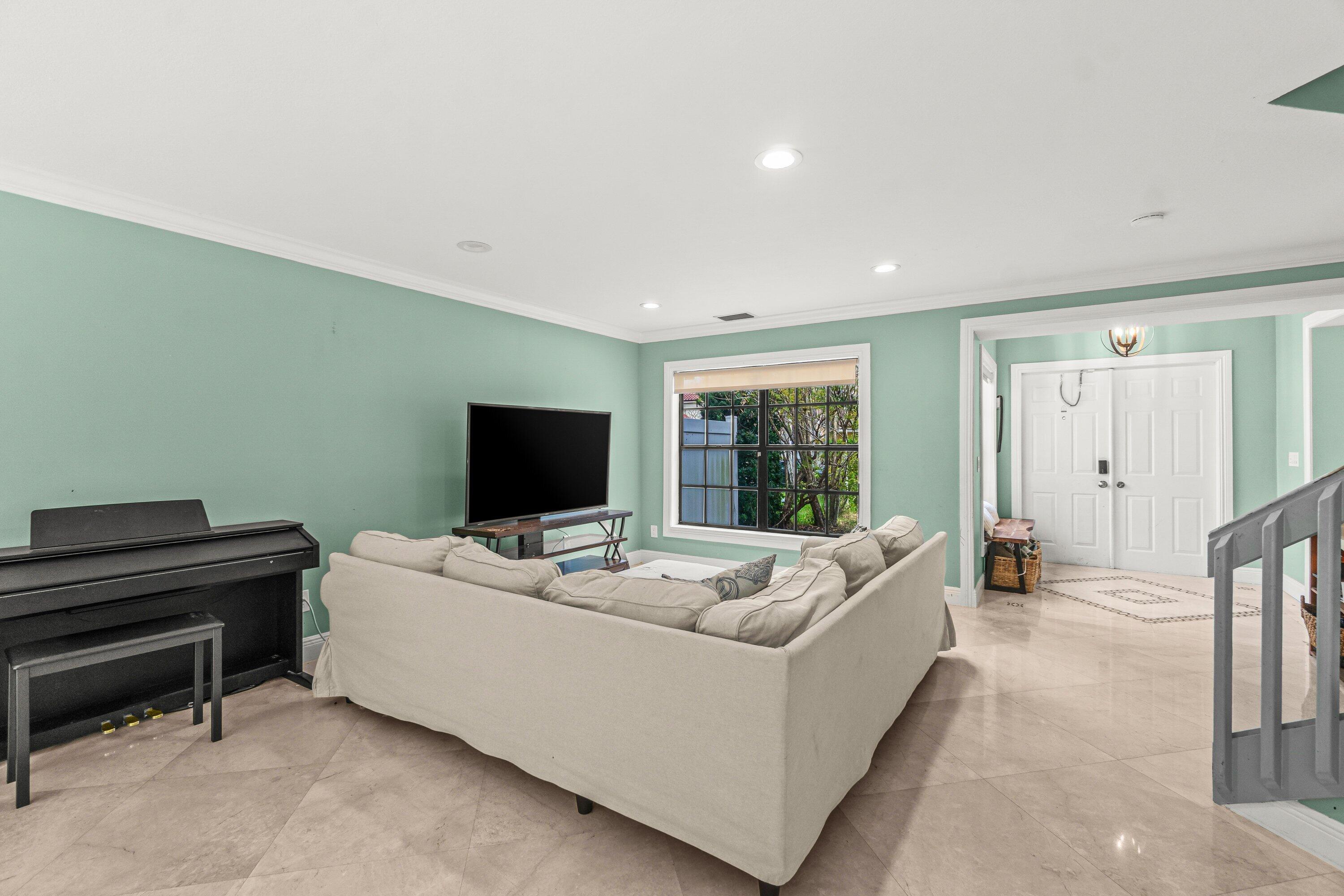 22251 Sands Point Drive Boca Raton, FL 33433 - Photo 9 of 44 009-22251SandsPointDrive-BocaRaton-FL-33