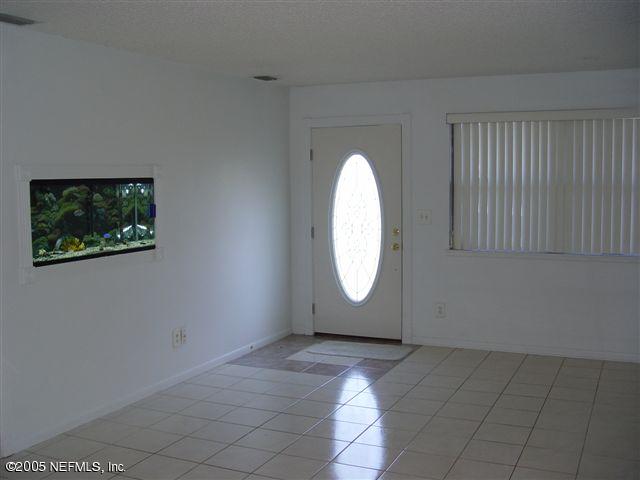3930 Peter Rabbit Drive Jacksonville, FL 32210 - Photo 3 of 5 Living Room