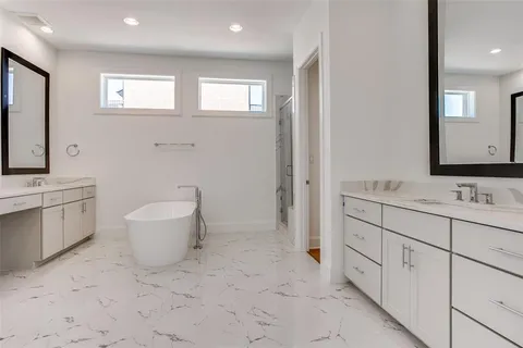 $699,900 | 211 Carroll Street, Fort Worth, TX 76107