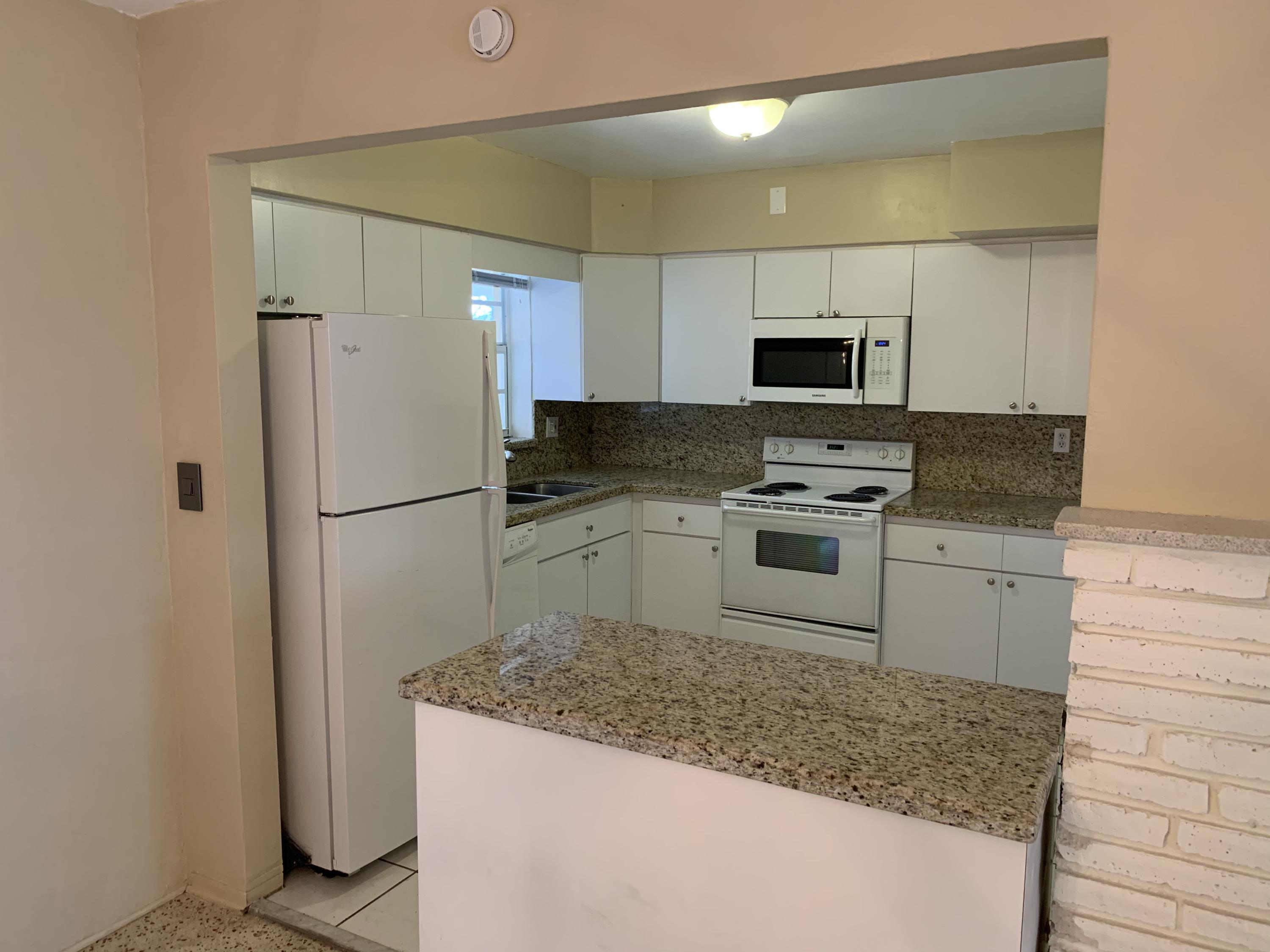 3118 Tyler Street Hollywood, FL 33021 - Photo 7 of 18 IMG_4352