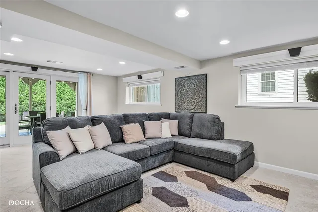 $3,900 | 425 West Gartner Road, Naperville, IL 60540