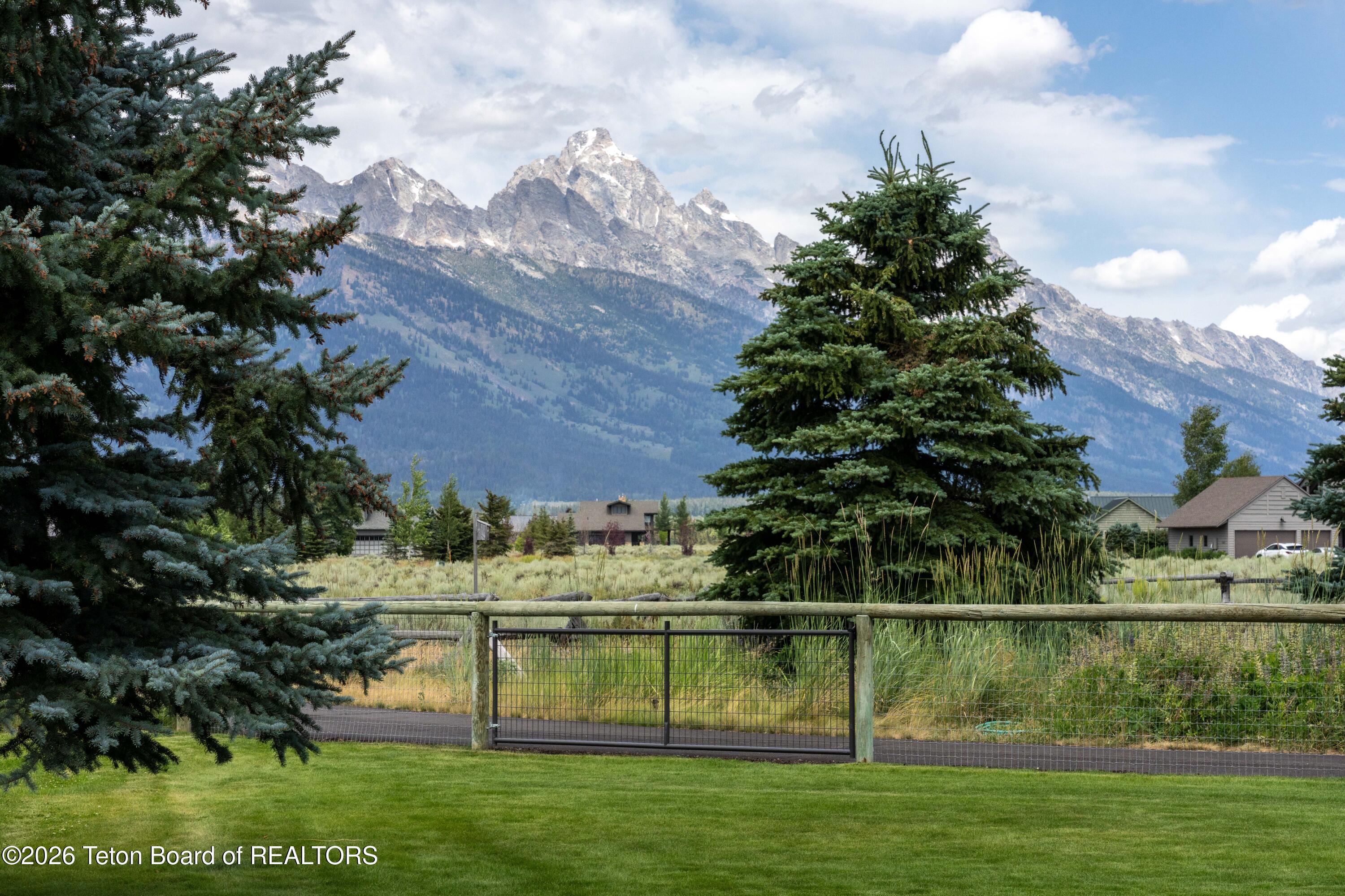 720 East Trap Club Road Jackson, WY 83001 - Photo 71 of 77 720TrapClub_JGPhoto-56